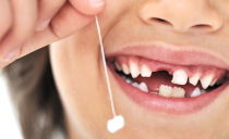 الأسنان المولية عند الأطفال: شروط وترتيب التسنين والأعراض وكيفية المساعدة
