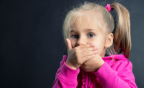 رائحة الأسيتون من فم الطفل: الأسباب ، ماذا تفعل ، طرق العلاج ، الوقاية من الانتكاس