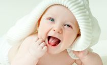 القلاع عند الأطفال حديثي الولادة والرضع والرضع على اللسان في الفم